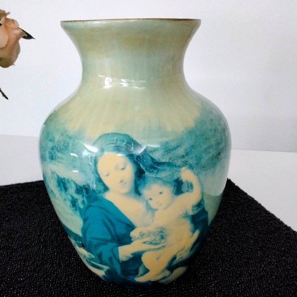 Vintage vase with Madonna and child pictured on two sides. - Picture 2 of 8
